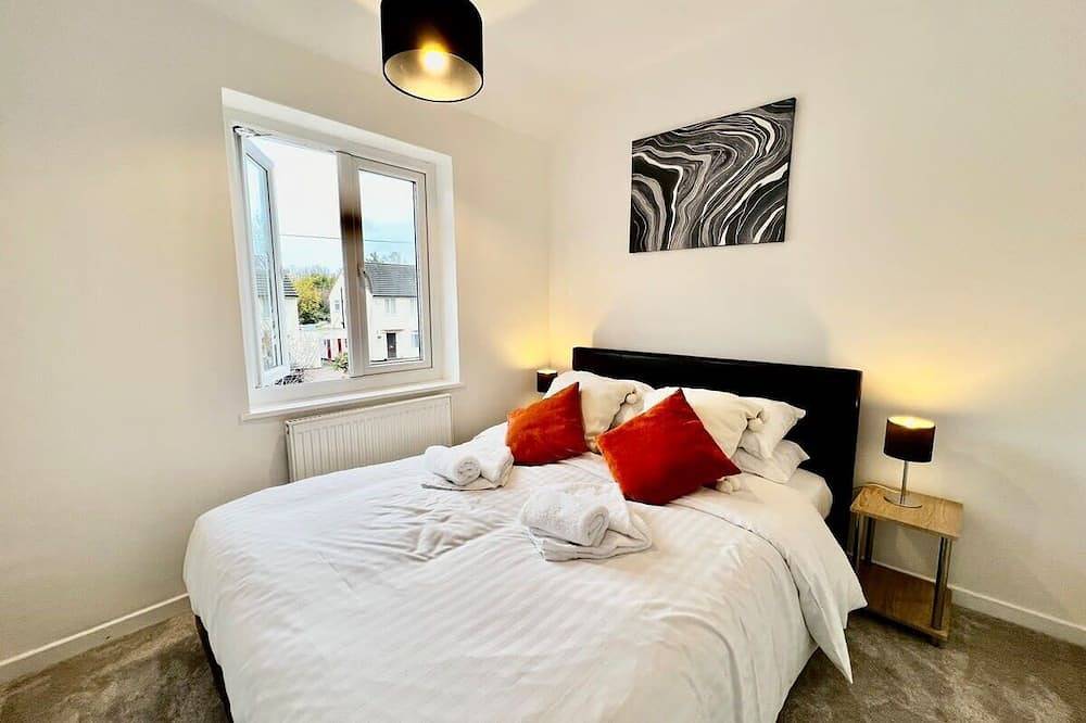 Rest on Super-King Bed under The Starry Night in Abbey Ward, Cambridge