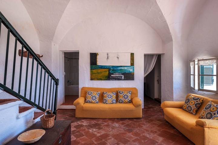 Casa de campo idílica con piscina, jardín y patio; aparcamiento disponible in Ciudadela, Menorca