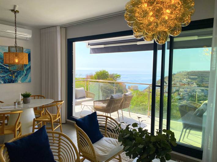 Ferienwohnung für 6 Personen, mit Meerblick und Pool sowie Balkon in Nerja