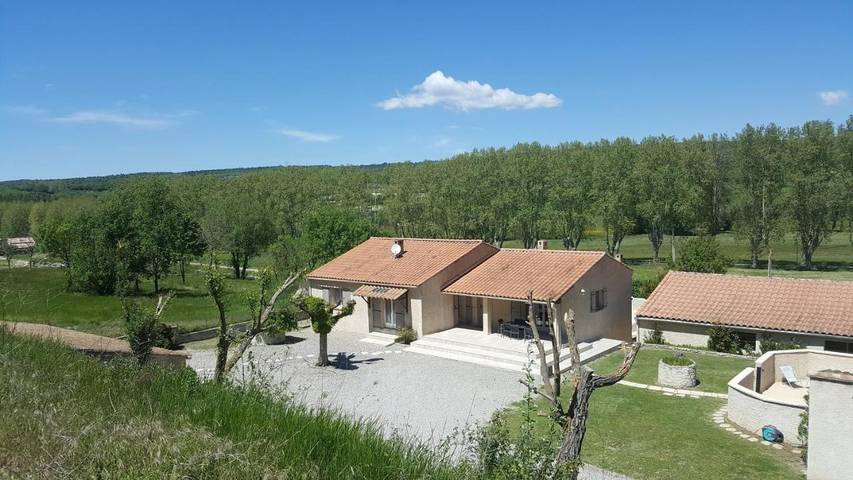 Location de vacances pour 9 personnes, avec piscine et jardin, animaux acceptés à Céreste - 4