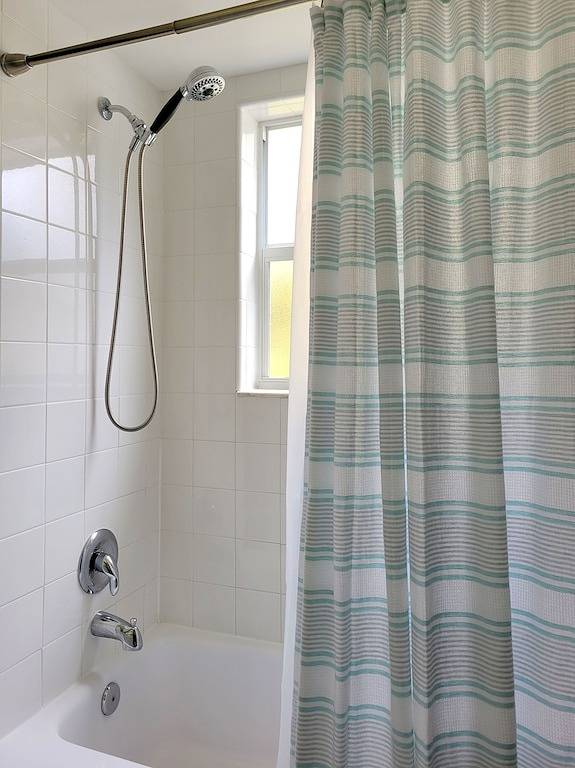 Ganze Wohnung, Comfortable Condo with Pool & Fishing Dock – Walk to the Beach, No Car Needed! in Pompano Beach, Broward County