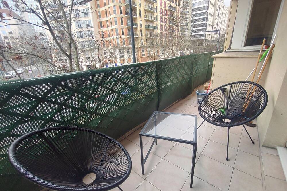 Appartement entier, 2Br+Salon+Parking La Défense, 10 min walk to metro in Courbevoie, Hauts-de-Seine