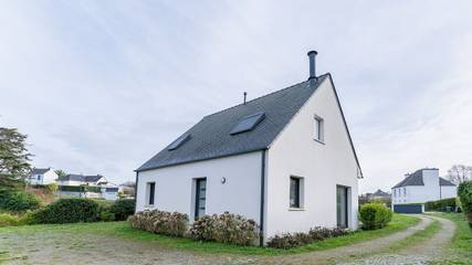 Location de vacances pour 10 personnes, avec terrasse ainsi que piscine et jardin à Saint-Pabu