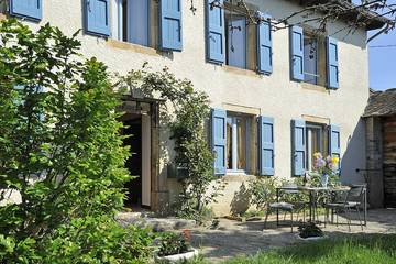 Gîte pour 4 personnes, avec balcon/terrasse ainsi que jacuzzi et terrasse à Mende