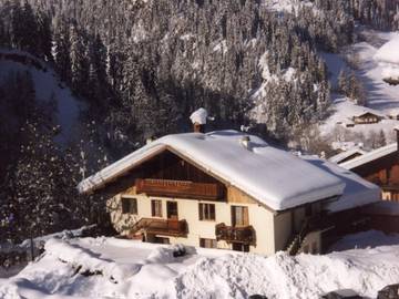 Gîte pour 5 personnes, avec terrasse dans Arêches