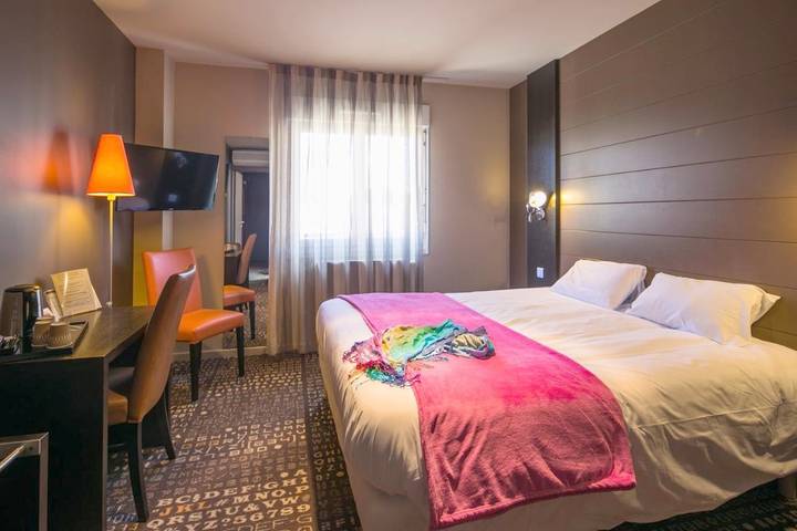 Hôtel pour 2 personnes, avec terrasse dans Office De Tourisme Du Pays De Saint Gilles Croix De Vie - 2