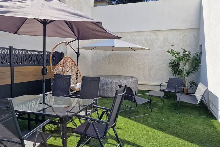 Appartement de vacances pour 6 personnes, avec jacuzzi ainsi que jardin et terrasse