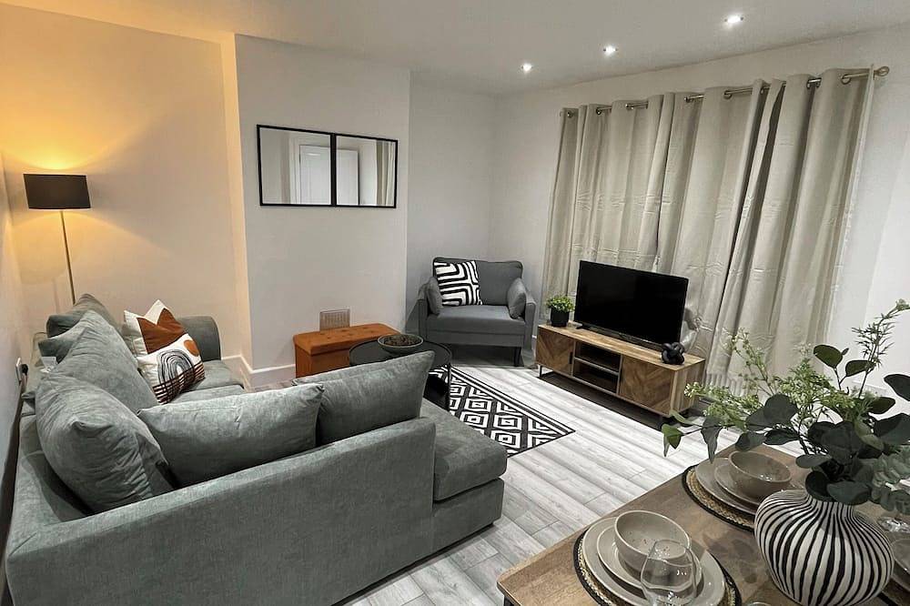 Luxury 3 bed house 10mins walk from Dartford town centre, fully refurbished in Dartford, Kent