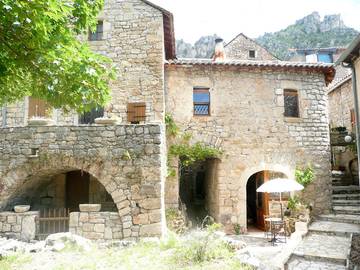 Gîte pour 7 personnes, avec terrasse et jardin, animaux acceptés dans l' Aveyron