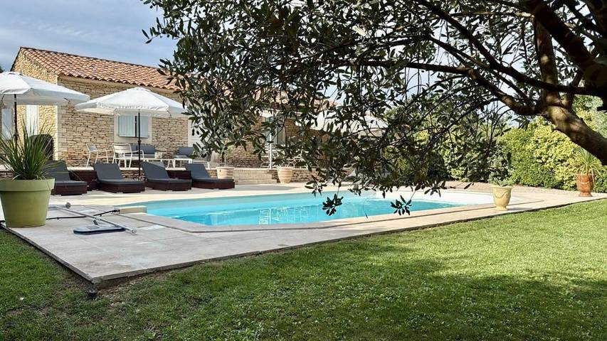 Villa pour 6 personnes, avec Balcon et Terrasse ainsi que Jardin et Piscine à Gordes - 4