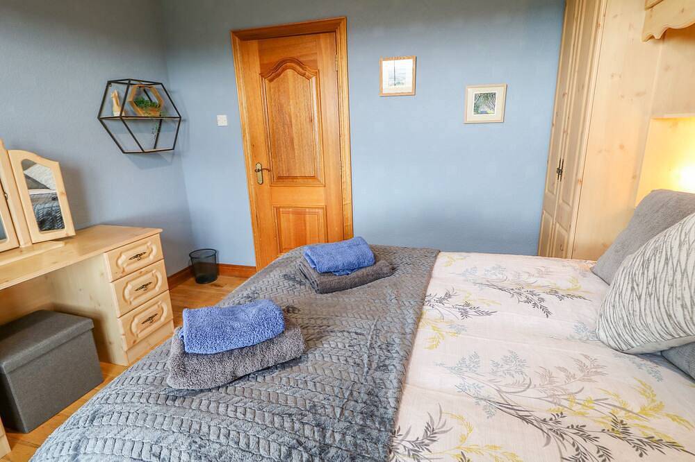 Braeside Farm House, pet friendly, with hot tub in Cloughmills in County Antrim