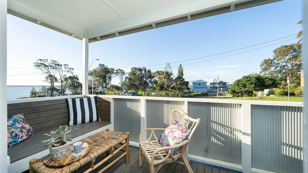 Aurora: quintessential beachfront couples getaway in Currarong, Jervis Bay