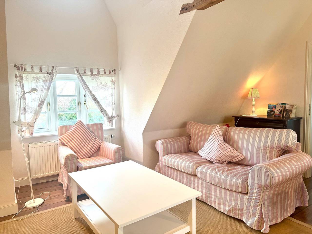 Ganze Ferienwohnung, Altes Standesamt Große Wohnung in Toftum (Föhr), Oldsum