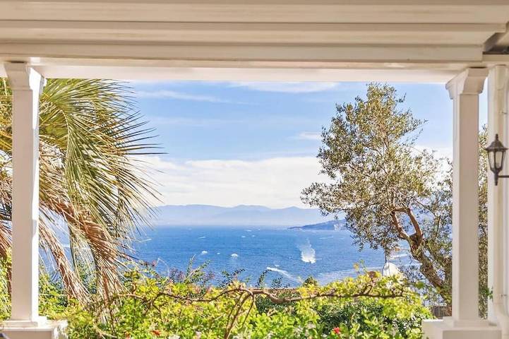 Vacation rental for 8 people in Capri