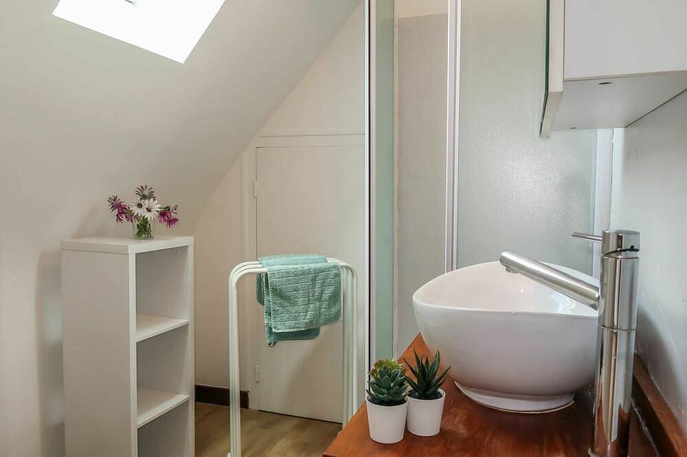 Lovely apartment in villa for 3 guests with Wifi in Plozévet, Côte de Cornouaille