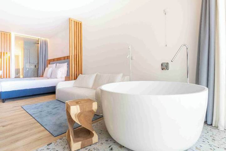 Oceanfront Balcony Hideaway Designed for Families Seeking Escape + Half Board! in Madeira