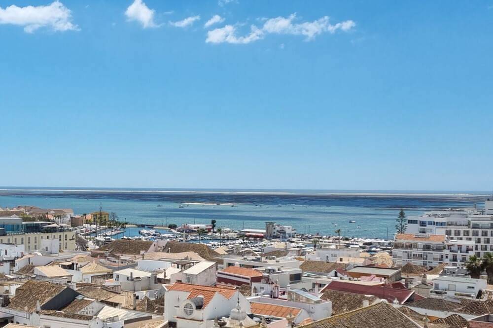 Ganze Wohnung, Faro Center Stunning View in São Pedro, Faro
