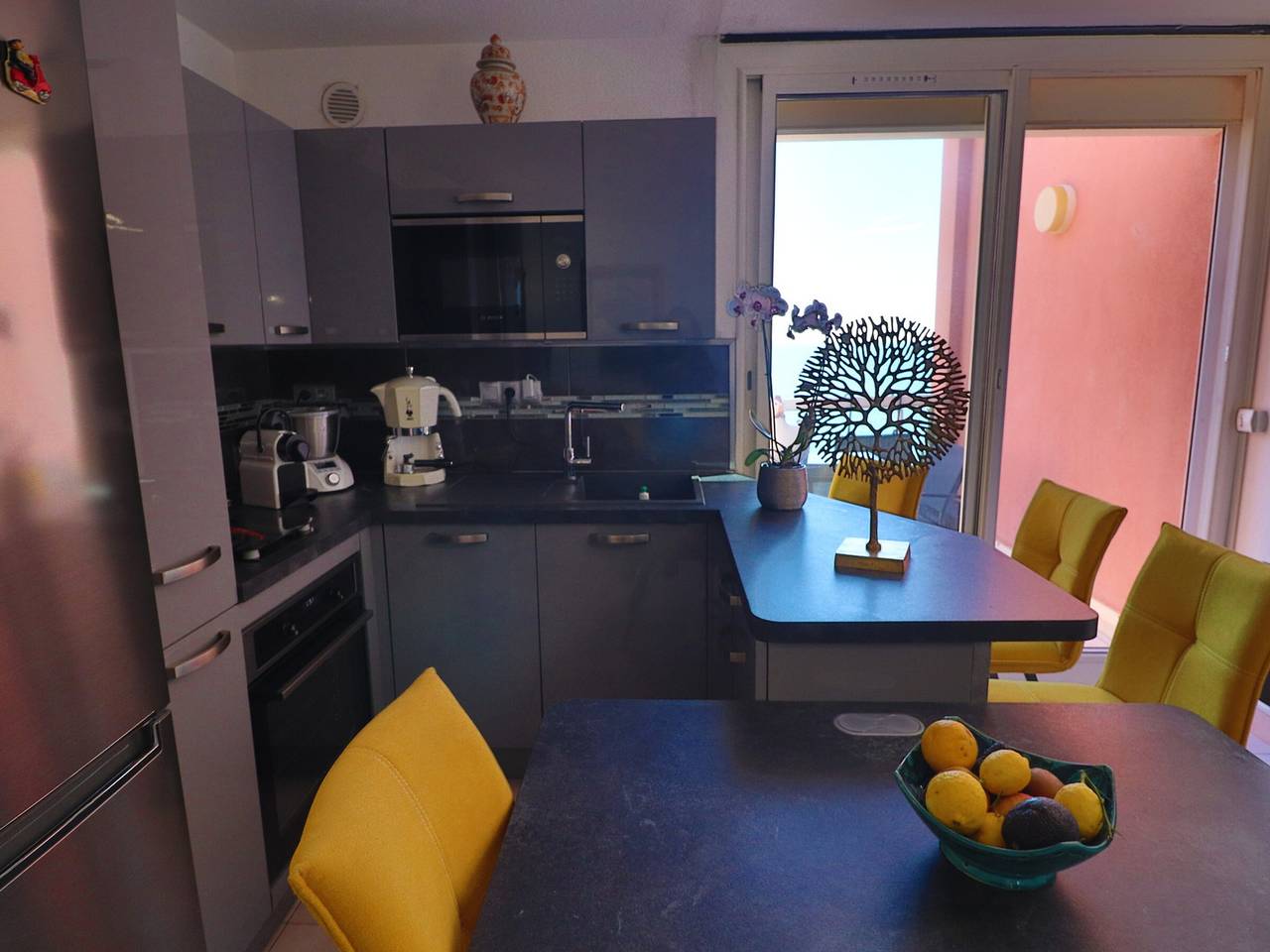 Entire apartment, Luxurious 2-room apartment with air conditioning and terrace in Sète in Sete, Côte d'Améthyste