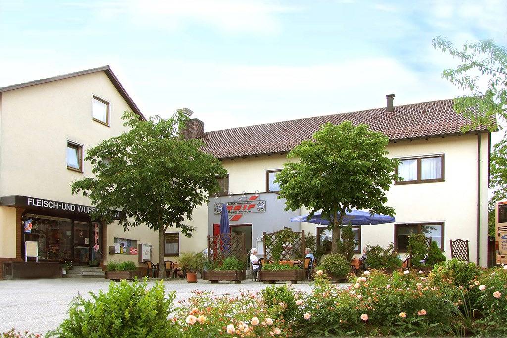 Gasthof-Metzgerei-Partyservice Reif - Dz Nummer 5 mit zwei Einzelbetten in Ursensollen, Ostbayern