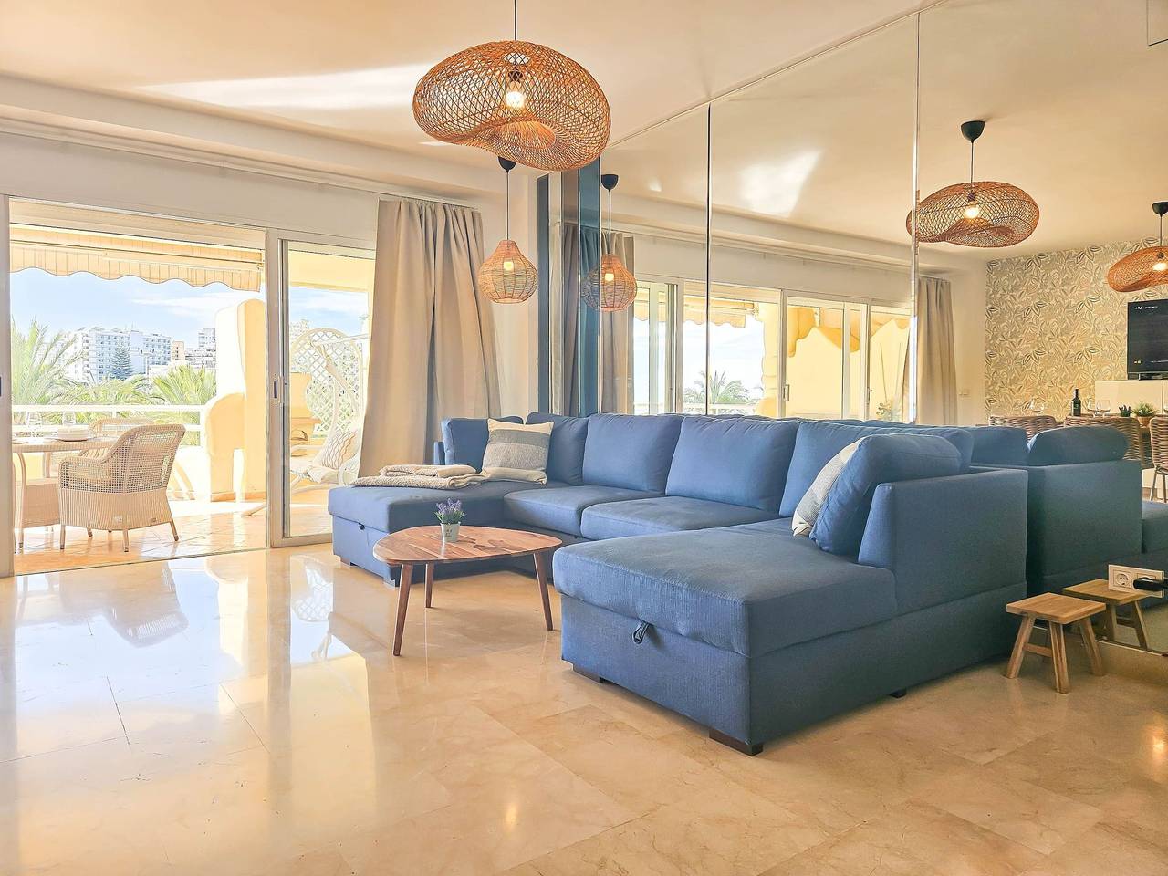 Entire apartment, Beachfront property in Benalmadena marina in Benalmádena Costa, Benalmádena