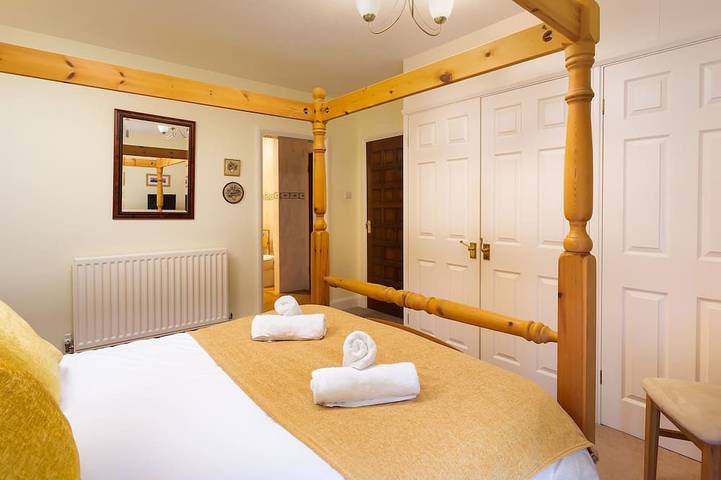 Lakefield House, pet friendly, with open fire in Hawkshead in Far Sawrey, Lake District