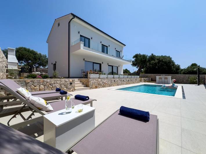 Villa pour 6 personnes, avec piscine ainsi que jardin et vue dans Lun