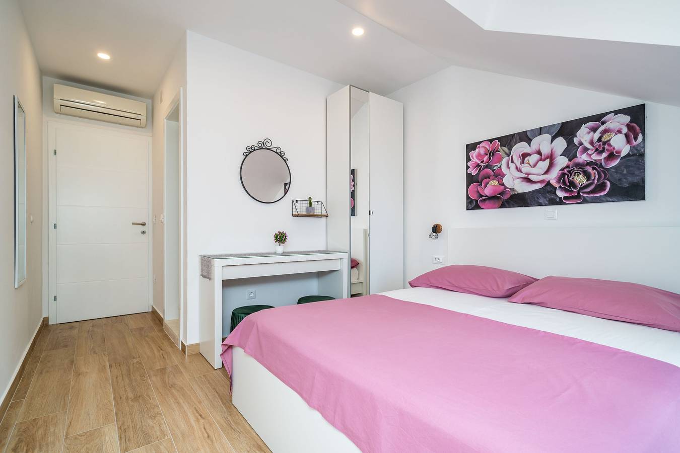 Ganze Wohnung, Apartment & Rooms Papa - Superior Double with Balcony and Partial Sea View (Soba 1) in Općina Župa dubrovačka, Dubrovnik-Neretva