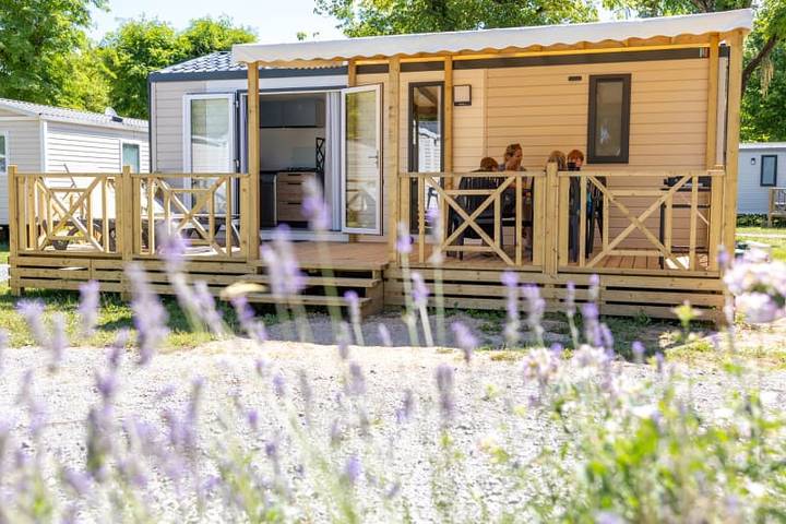Caravane pour 4 personnes, avec Balcon/Terrasse et Terrasse