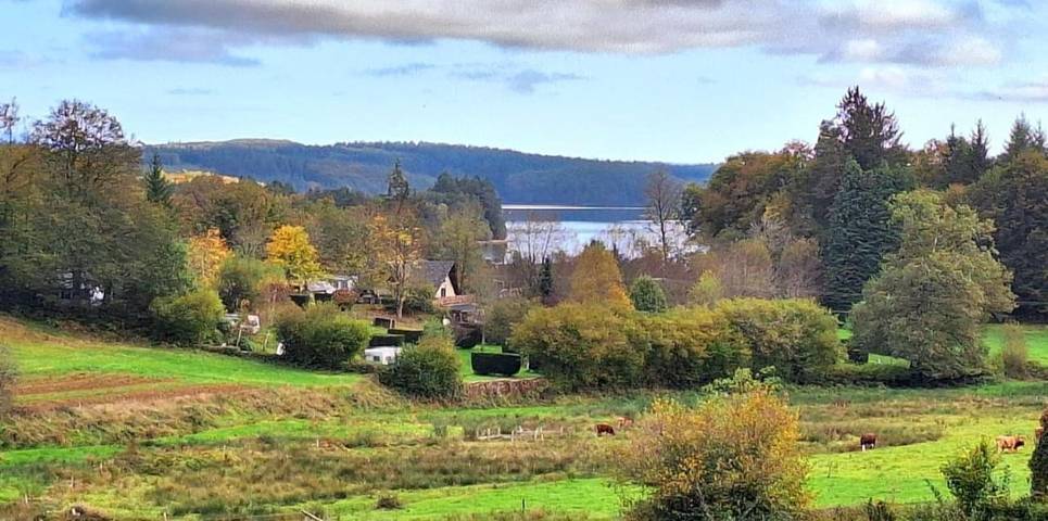 Gîte pour 6 personnes, avec piscine ainsi que terrasse et vue, animaux acceptés dans Lac de la Triouzoune - 2