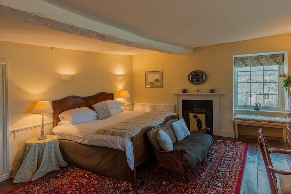 Tall John's House:   Large Georgian Manor House In Extensive Grounds near Brecon in Brecon Beacons