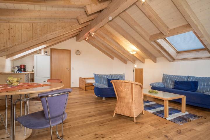 Ganze Wohnung, Schöne Ferienwohnung "Schleinseeblick" im Dachgeschoss mit Blick auf den See in Kressbronn am Bodensee, Region Bodensee-Oberschwaben