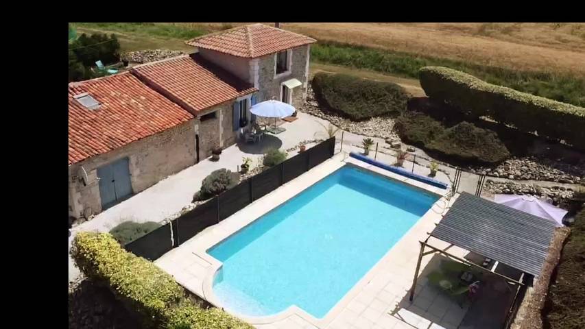 Gîte pour 2 personnes, avec Jacuzzi et Piscine à Courgeac - 2