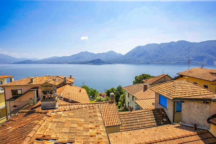 Ferienwohnung für 4 Personen, mit Balkon und Terrasse sowie Seeblick und Ausblick in Ghiffa