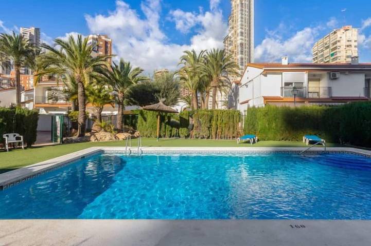Bungalow pour 4 personnes, avec piscine et jardin à Benidorm