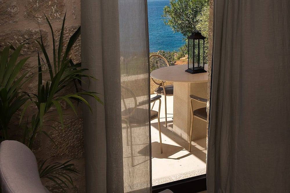 Genießen Sie die Entspannung von chic Meer leben in einer Neuen traditionellen Steinvilla in Stoupa, Messenien