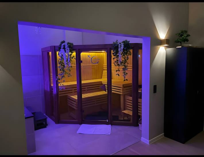 Ganze Wohnung, Apartment „Luxus Spa Wellness“ mit Wlan und Klimaanlage in Heiligenhaus, Kreis Mettmann