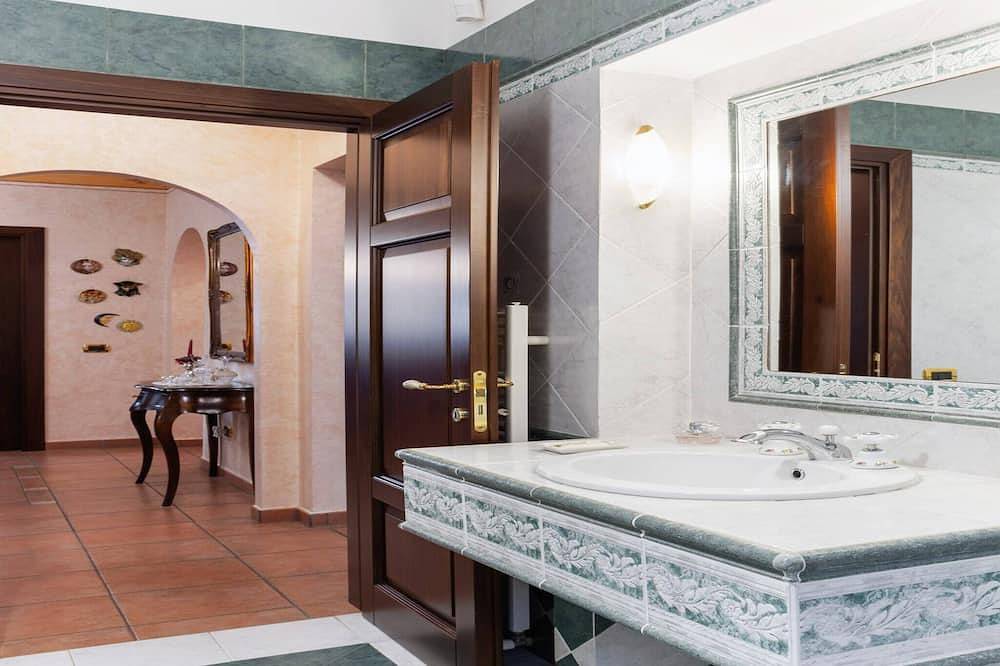 Villa in Tagliacozzo mit Pool und Natur in Tagliacozzo, L'Aquila Provinz