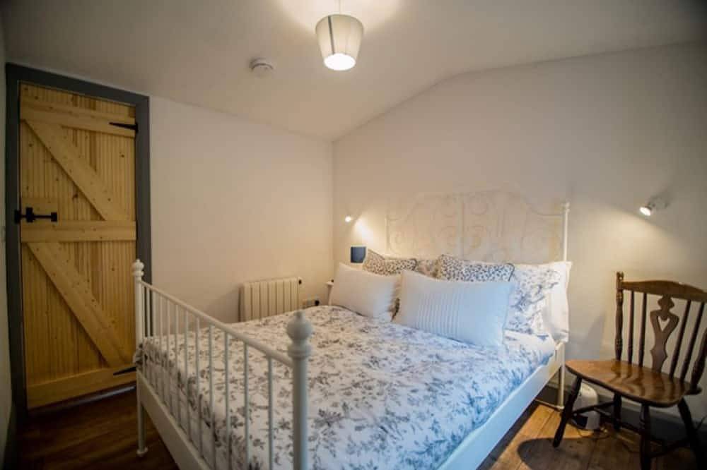Cozy Irish cottage, located on the Wild Atlantic Way! in County Clare