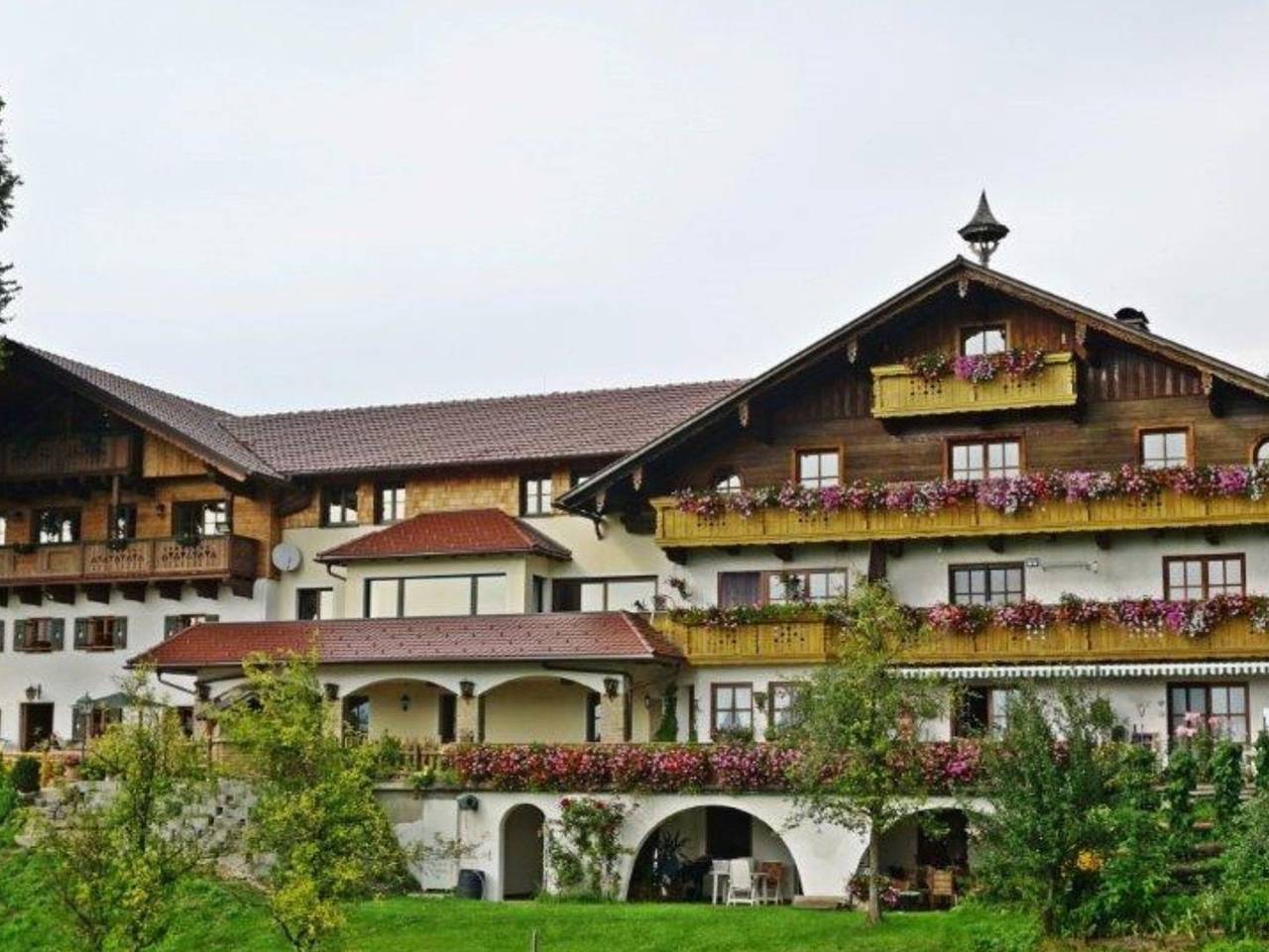Bauernhof Grablerhof - Doppelzimmer Nuss in Seefeld (Oberösterreich), Steinbach am Attersee