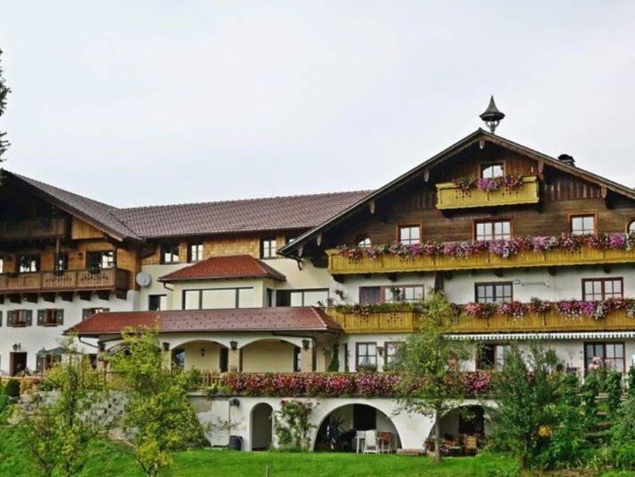 Ferienwohnung für 2 Personen, mit Balkon und Garten sowie Seeblick am Attersee