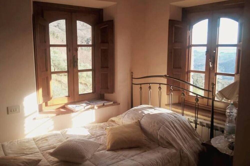 Elegant Stone Villa In The Tuscan Hills With Private Pool. in Borgo a Mozzano, Lucca Provinz