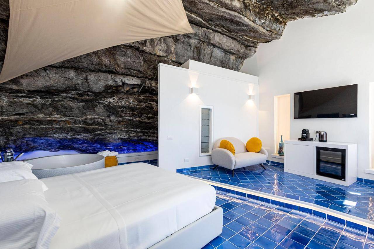 Le suite dei pescatori in Vettica Maggiore, Praiano