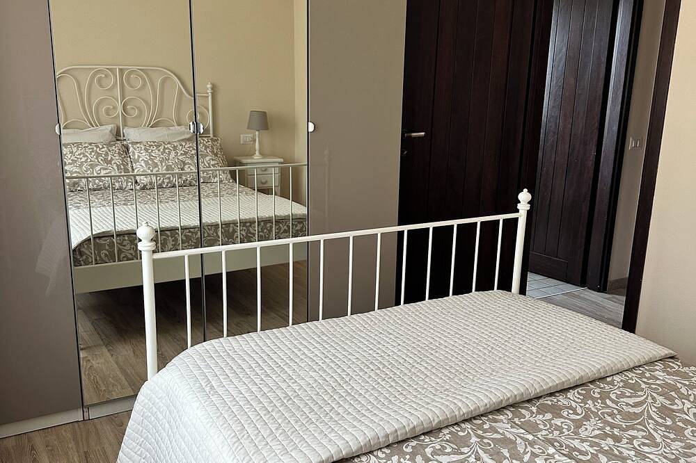 Appartamento intero, Appartamento in villa privata con parco e piscina ideale per famiglie con cani. in Arcore, Brianza