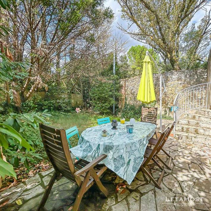 Location de vacances pour 5 personnes, avec jardin ainsi que vue et piscine, adapté aux familles à Soupex