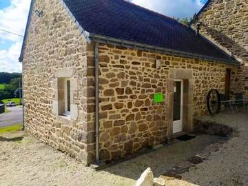 Gîte pour 3 personnes, avec piscine à Rostrenen