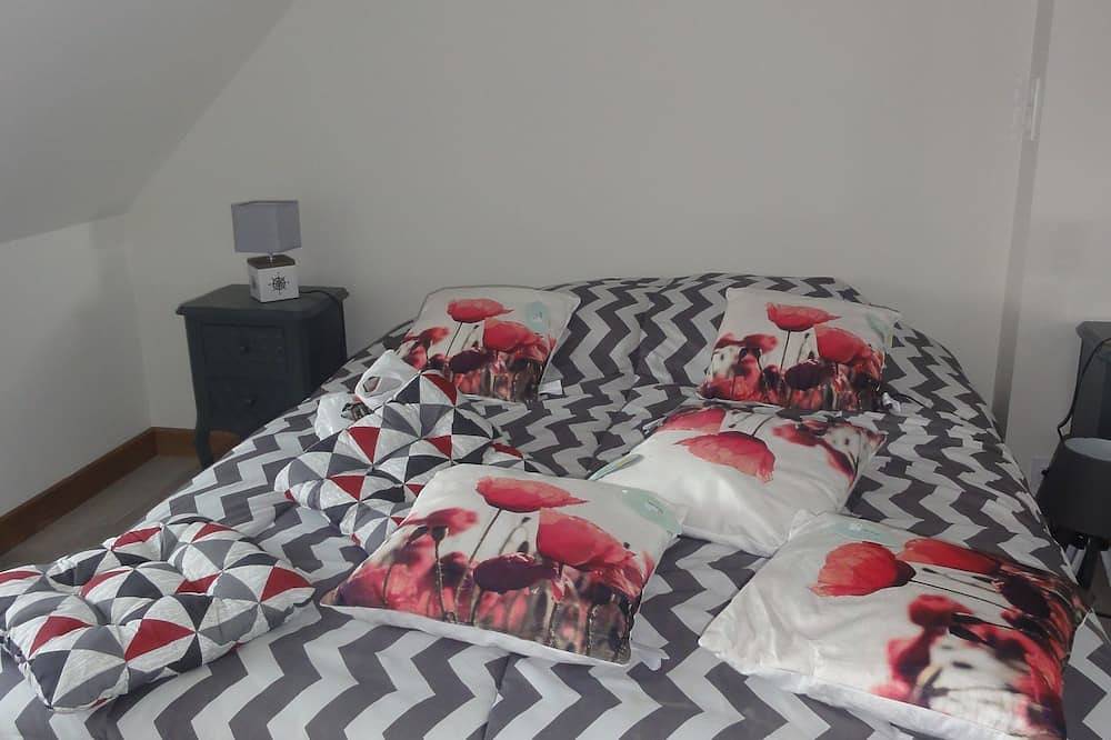 Seasonal rental, near Paimpol (22 620). in Ploubazlanec, Côte de Goëlo