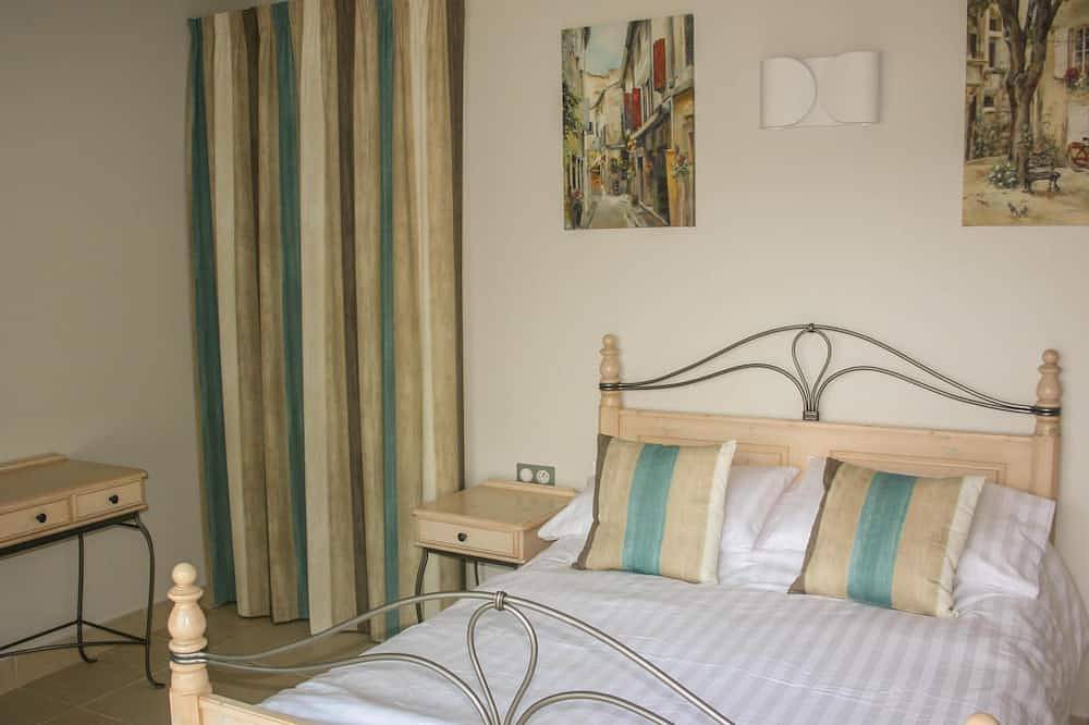 Charming gîte with pool and park garden in Saint-Maurin, Agen region