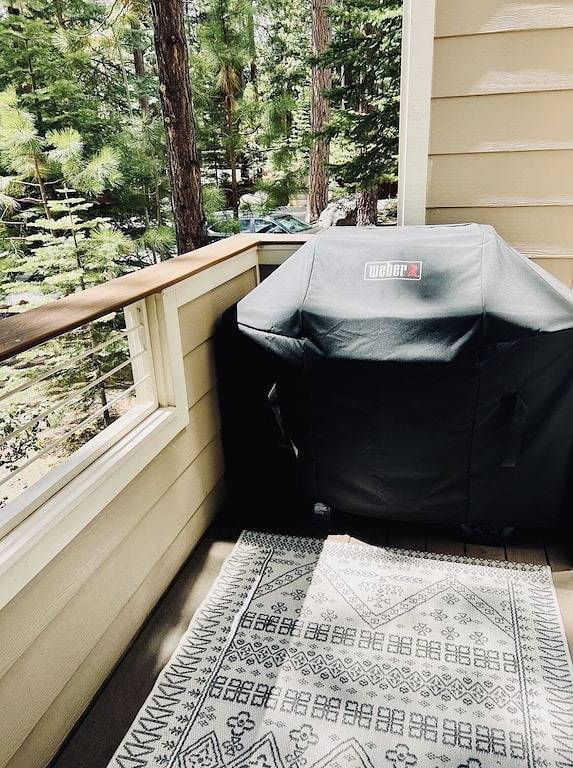 Vacation rental for 7 people, with hot tub and balcony as well as sauna and pool in Diamond Peak