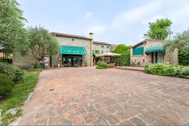 Agriturismo per 4 persone, con piscina per bambini e piscina nonché giardino e panorama, con animali domestici in Provincia di Padova