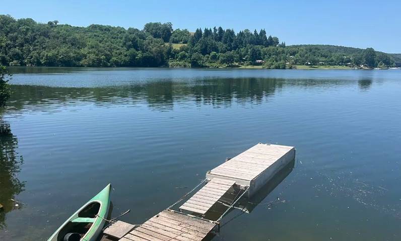 Gîte pour 4 personnes, avec jardin et vue sur le lac dans Lac de Saint-Étienne-Cantalès - 2